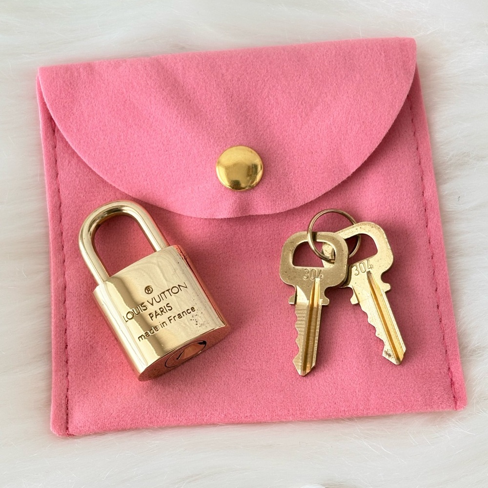 Louis Vuitton Padlock And Key #304 - Picture 7 of 11